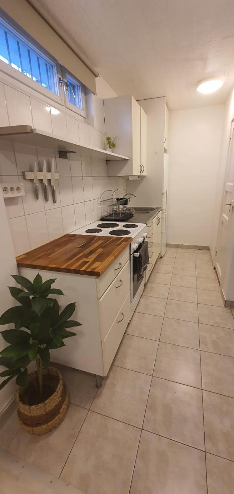 Beautiful Basement Apartment, Very Private And Close To The Metro Stockholm Exterior foto